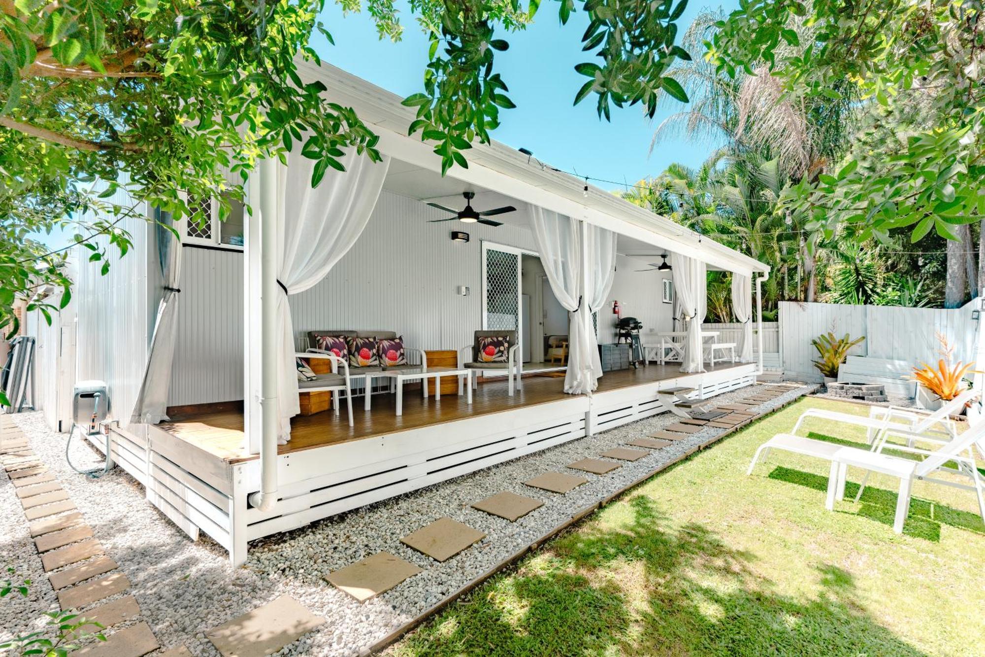 Private Outdoor Spa, Fire Pit, Cinema Room - The Cottage Coolum Beach Exterior photo